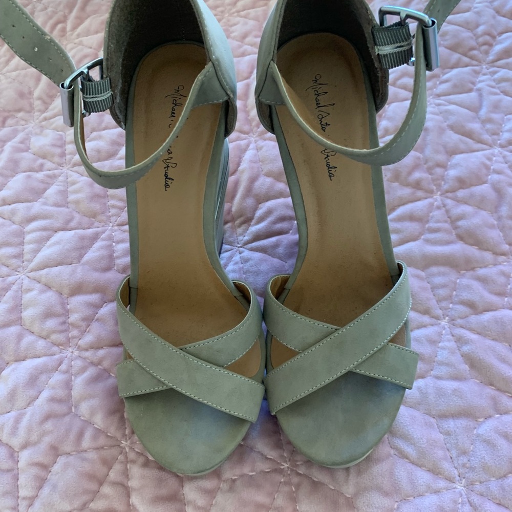 Light Grey Platforms